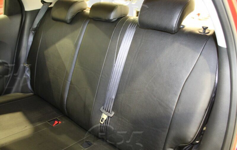 Чехлы на Nissan Jukе, с 2011 г. (черная экокожа)
